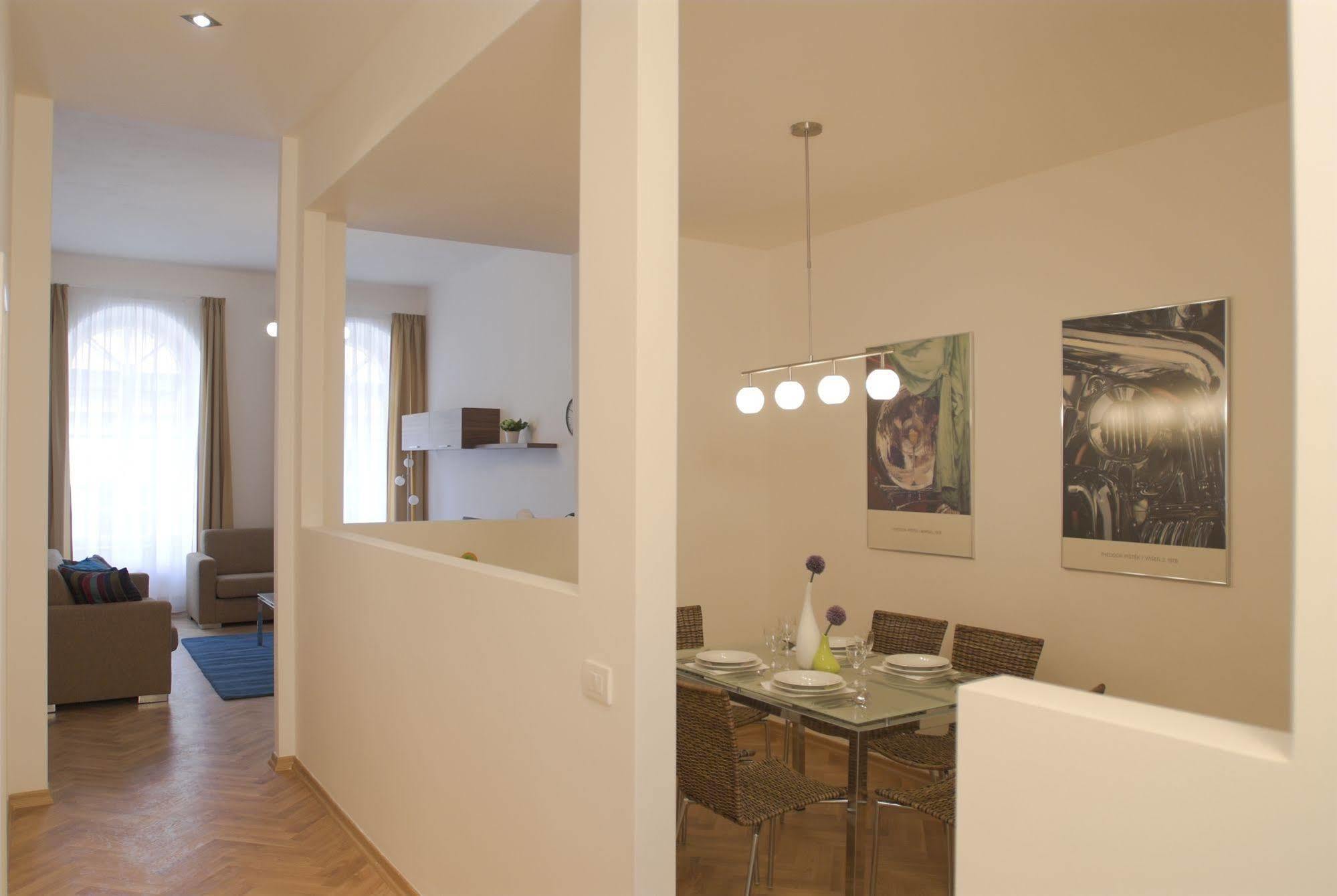 เรสซิเดนซ์ คาร์โลวา Apartment ปราก ภายนอก รูปภาพ