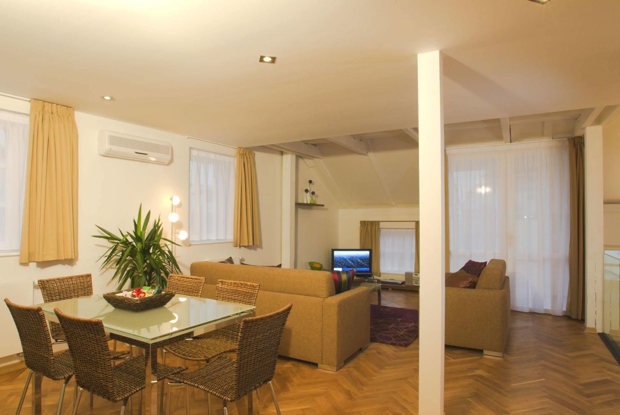 เรสซิเดนซ์ คาร์โลวา Apartment ปราก ภายนอก รูปภาพ