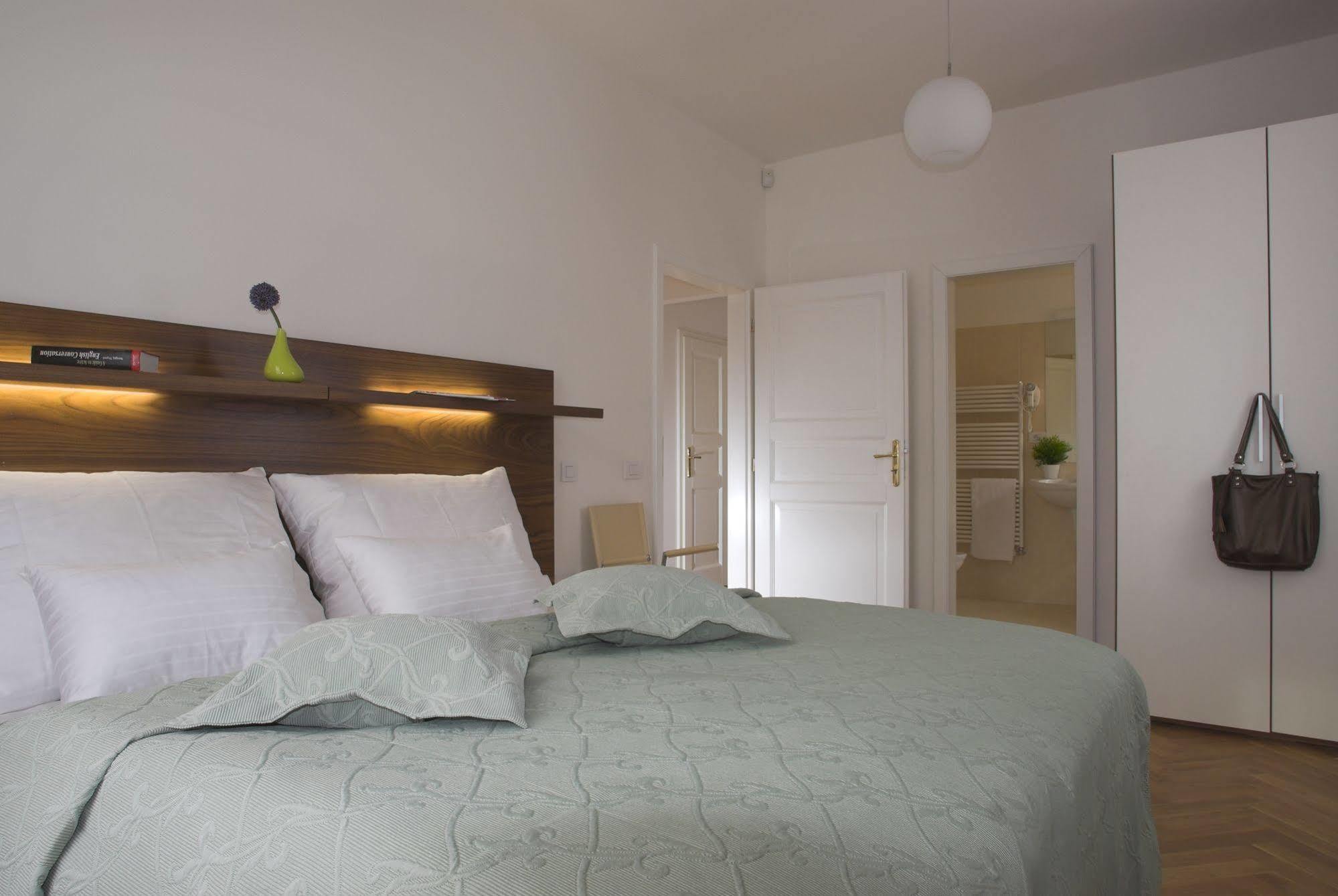 เรสซิเดนซ์ คาร์โลวา Apartment ปราก ภายนอก รูปภาพ