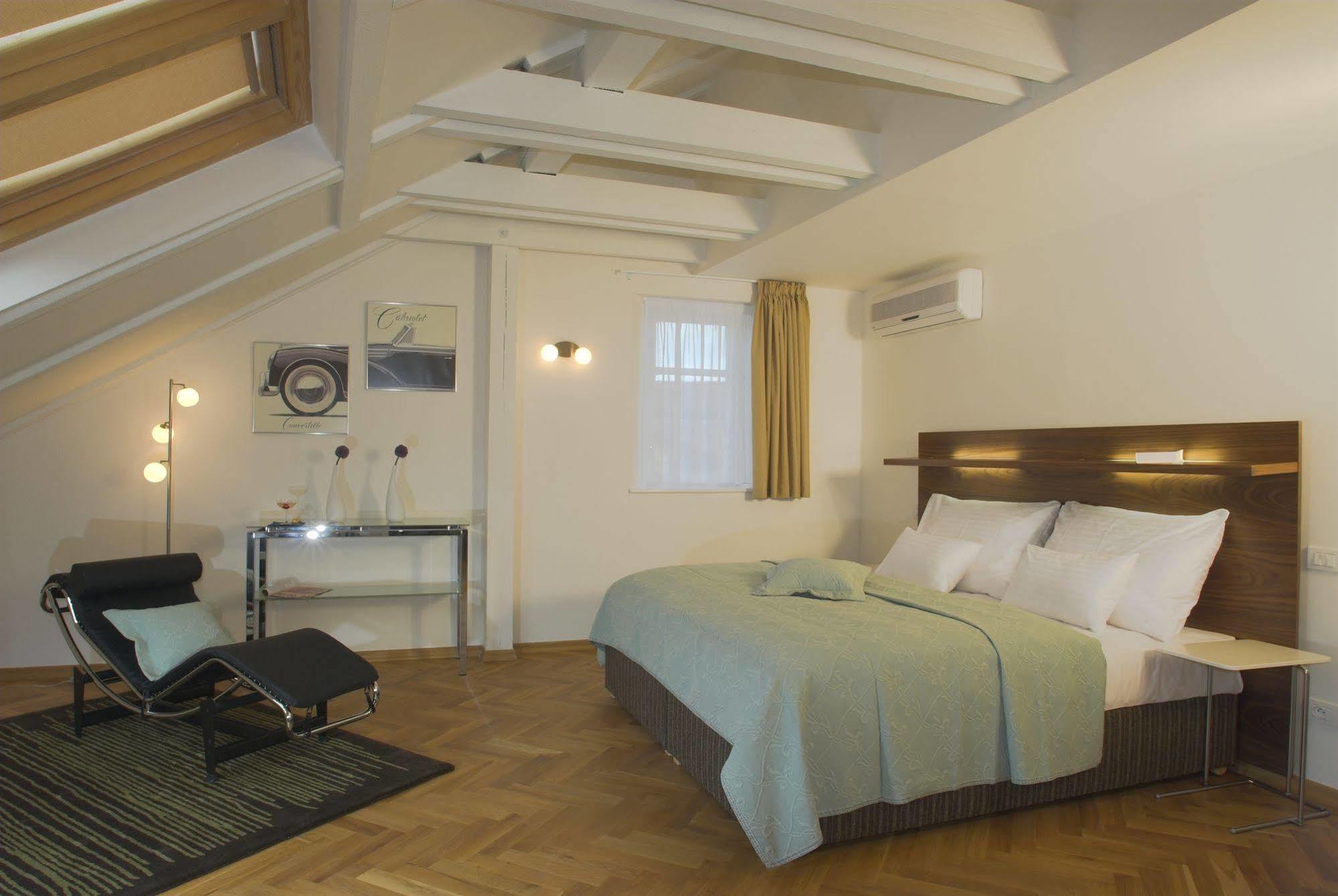 เรสซิเดนซ์ คาร์โลวา Apartment ปราก ภายนอก รูปภาพ